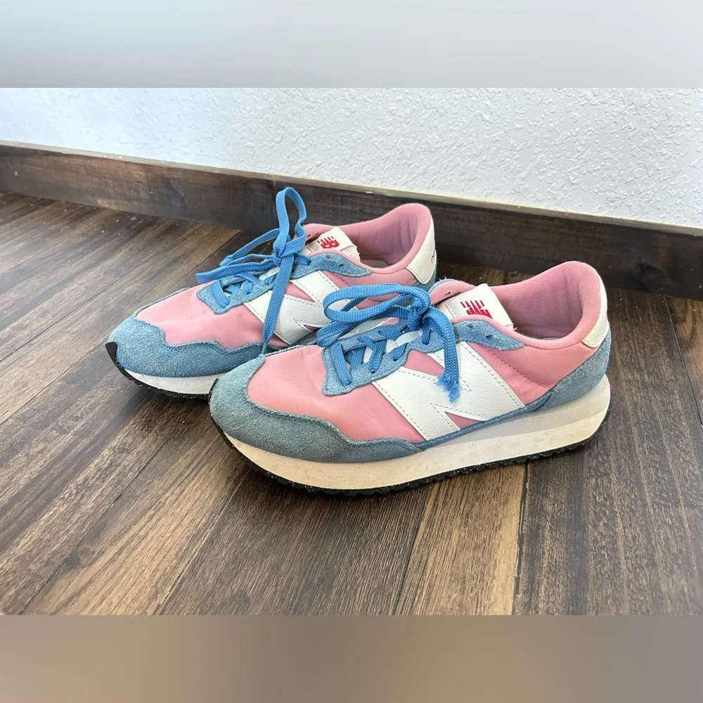 New Balance Women’s Pink and Blue Athletic Tennis Shoes Size 10